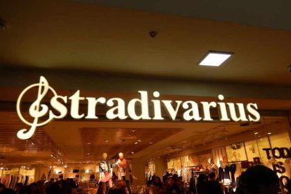 Telefon contact Stradivarius