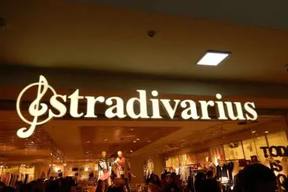 Telefon contact Stradivarius